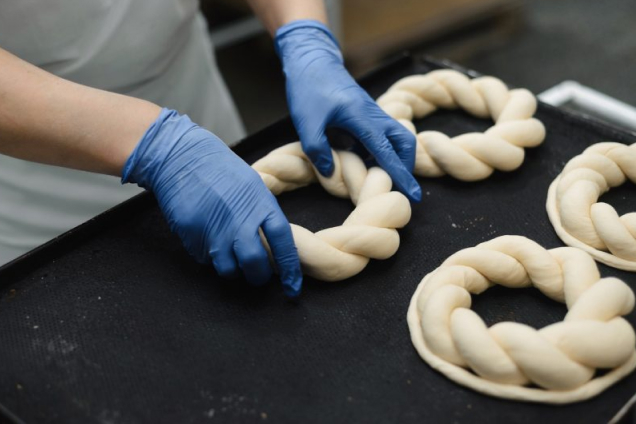 Braiding traditional colaci